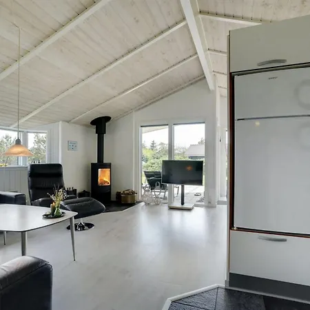 Thove - 600m From The Sea By Interhome