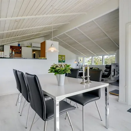 펜션 Thove - 600m From The Sea By Interhome