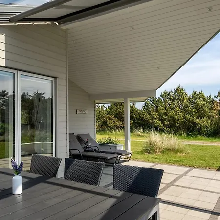 Thove - 600m From The Sea By Interhome
