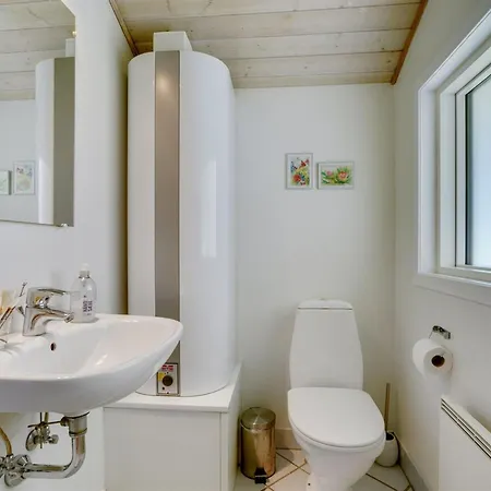 펜션 Thove - 600m From The Sea By Interhome